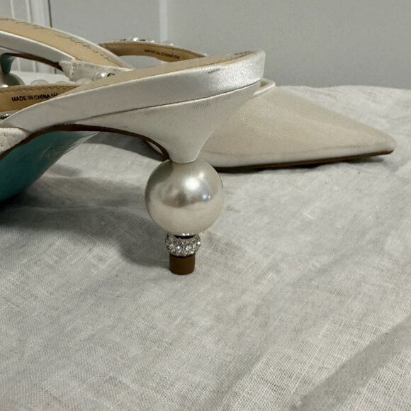 Betsey Johnson white & pearl heels size 5 US - Picture 4 of 11
